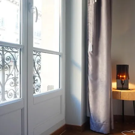 Rue De Lubeck, 49 M², 16 *